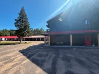 Lumberjack Inn - parking