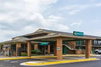 Quality Inn - parking