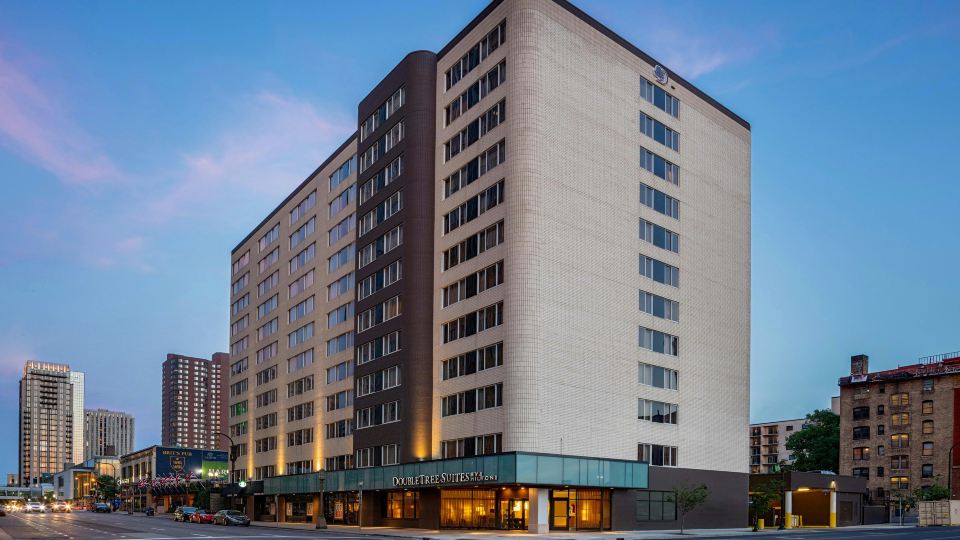 DoubleTree Suites by Hilton Minneapolis