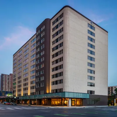 DoubleTree Suites by Hilton Minneapolis Các khách sạn gần Nhà hát Guthrie