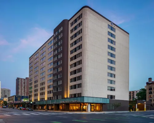 DoubleTree Suites by Hilton Minneapolis Hotels in der Nähe von Baseballstadion Target Field