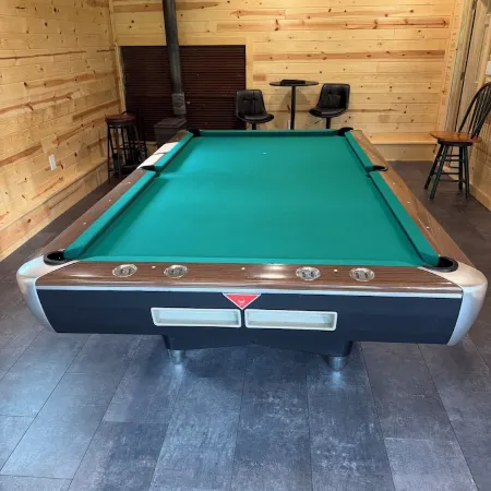 11 Beds Sleeps 20+. Pets OK. 4 Bedrooms/Bonus Sleeping Room/Bunk House. 40 Acres