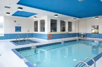 Four Points by Sheraton Edmonton International Airport - Swimmingpools
