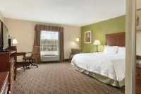 Hampton Inn & Suites Greenfield - parking