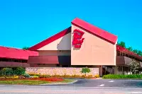 Red Roof Inn Edison - parking