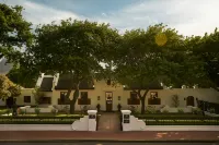 Leeu House - parking