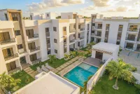 Modern 2BR Pool 5 Min to Coco Bongo Downtown - 3-Star
