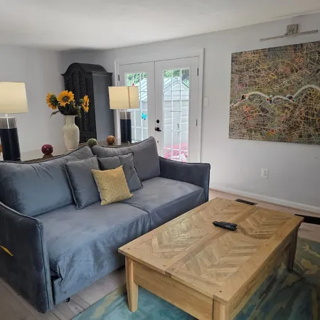 The Cozy Crab- Your Charming Haven in Lovely North Beach!