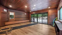 Cabriolet Chalet by Avantstay King Suite + Bunk Loft + BBQ Deck Walk to Lift + Pool Access - Apartments