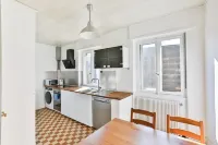 Boho Chic Apt: Central Location & Modern Comfort - 2-Star