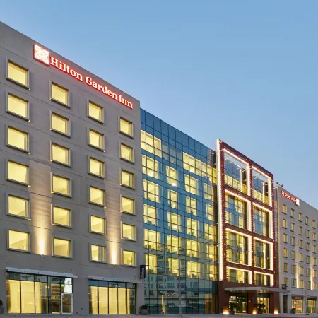 Hilton Garden Inn Dubai, Mall Avenue
