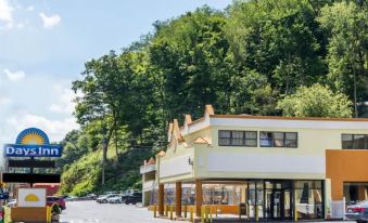 Days Inn by Wyndham Pittsburgh