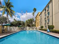 La Quinta Inn & Suites by Wyndham Sawgrass Hotels in Sunrise