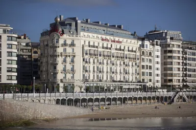 Hotel de Londres y de Inglaterra Hotel dekat Mount Ulia