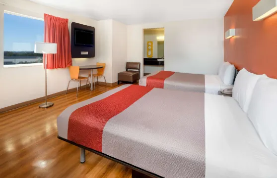 本圖拉6號汽車旅館