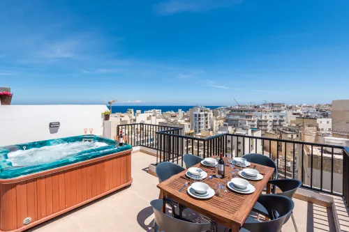 Seashells Seaview Penthouse with Hottub