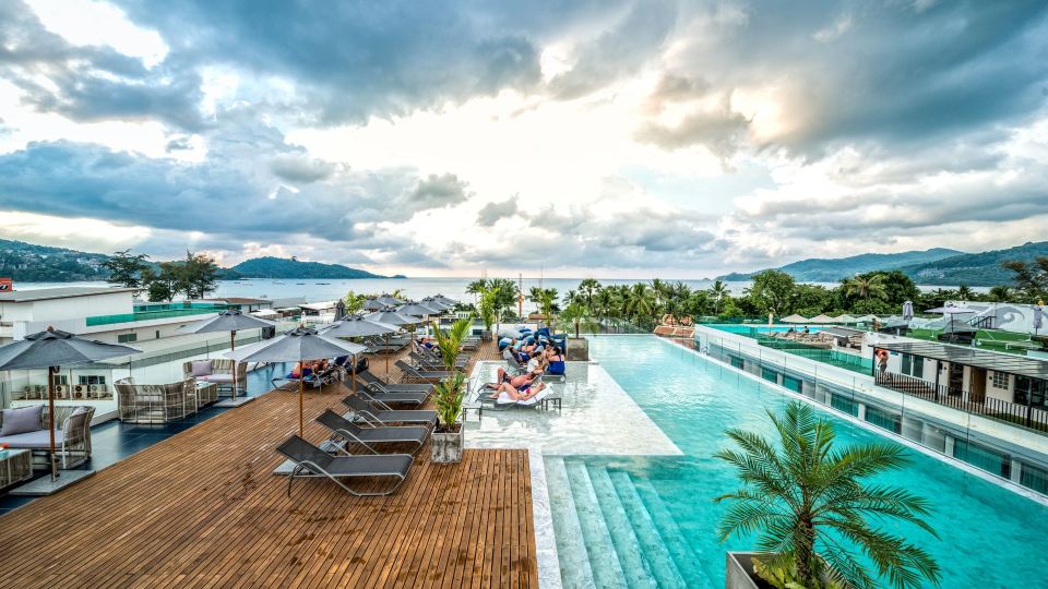 โรงแรมโคลเวอร์ ป่าตอง ภูเก็ต (เริ่มต้น ฿ 2,298)