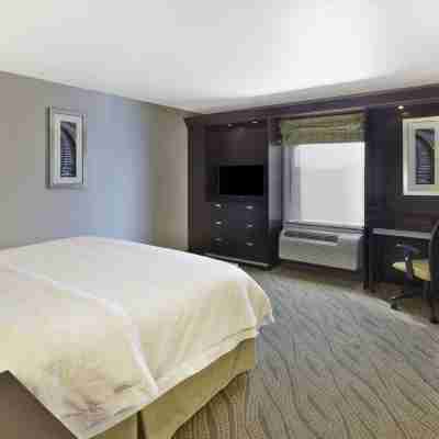 Hampton Inn & Suites Elyria Rooms