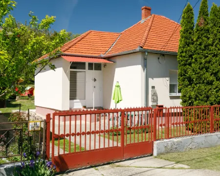 Cherry Hotels in Fonyodi