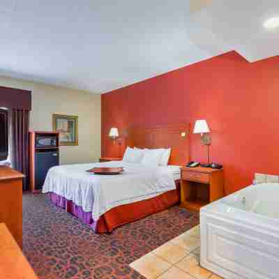 Hampton Inn Marion Rooms