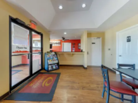 Econo Lodge Hotels in Pryor
