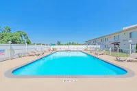 Ramada by Wyndham Vineland Millville Area - Pools