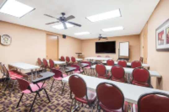 แทรเวิลลอดจ์ บายวินด์แฮม โกลบ AZ