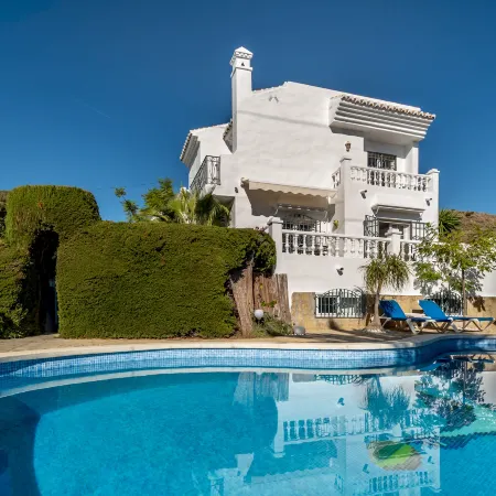 Los Olivos 3 Bedroom Villa with Heated Pool