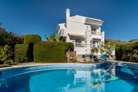 Los Olivos 3 Bedroom Villa with Heated Pool