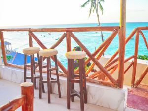 Room L: Room: s Beach Front Sea View 3Rdlat 2 Guests