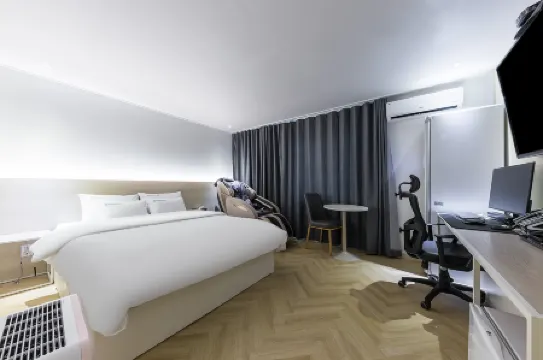 Daejeon Station Brown Dot