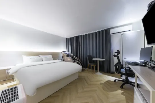 Daejeon Station Brown Dot