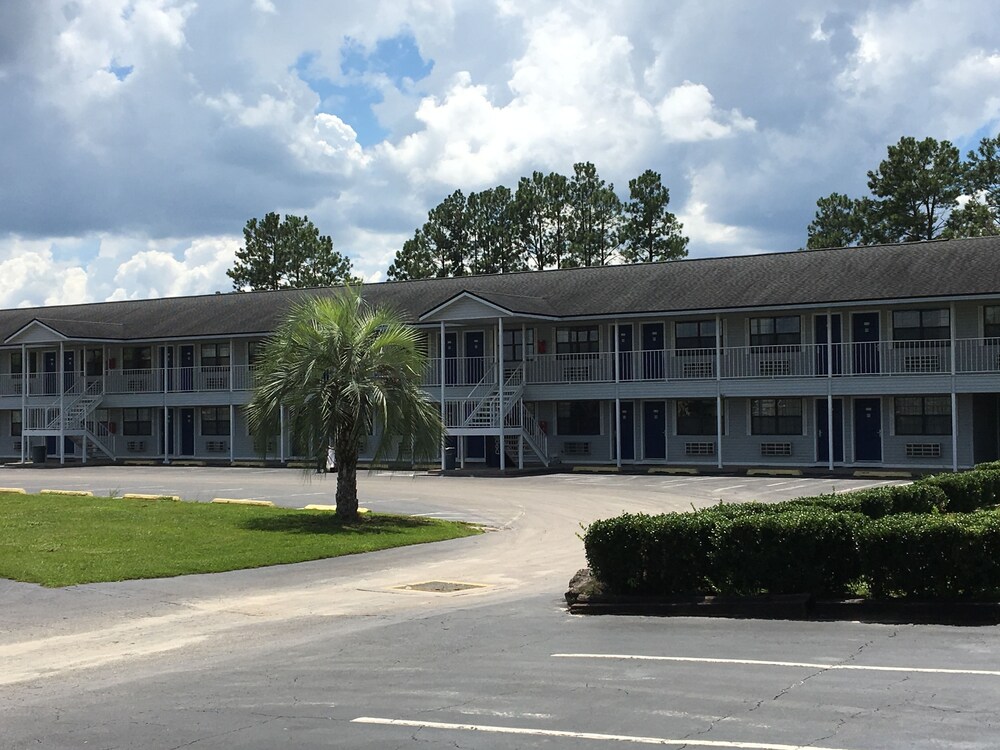 Days Inn by Wyndham Madison