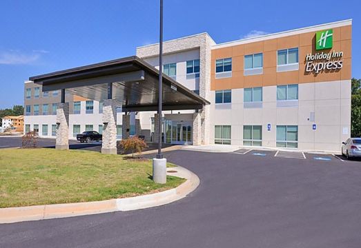 1. 홀리데이 인 익..