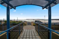 7 South Beach Court - Sea Front Apartment with Spectacular Sea Views