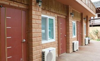 Hongcheon Giwajip Punggyeong Pension