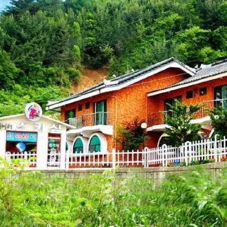 Muju Family House Pension