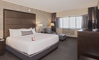 Crowne Plaza Suites MSP Airport - Mall of America