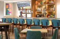 Holiday Inn & Suites OAKLAND - AIRPORT by IHG - Quầy bar