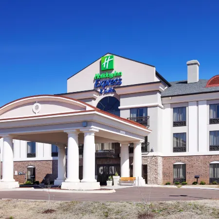 Holiday Inn Express & Suites COVINGTON by IHG