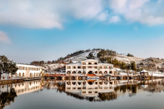 Zhi Lan Qiu Lakeside Homestay