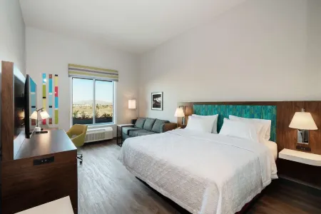 Hampton Inn by Hilton Riverside March Air Reserve Base Отели рядом с достопримечательностью «Orange Empire Railway Museum»