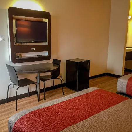Motel 6 Woodway, TX
