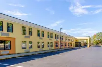 La Casa Inn & Suites - Middleboro