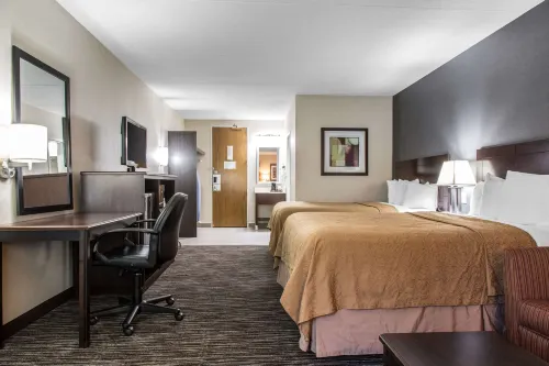 Spark by Hilton Danbury near University - Pools