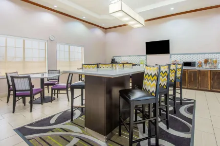 La Quinta Inn & Suites by Wyndham Gainesville