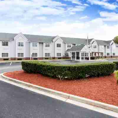 Microtel Inn & Suites by Wyndham Southern Pines / Pinehurst Hotel Exterior