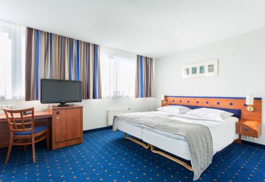 1. 쿠부스 호텔 레..