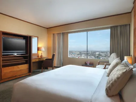 Grand Mercure Maha Cipta Medan Angkasa Отели рядом с достопримечательностью «Medan Grand Mosque»