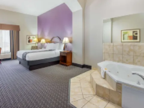 La Quinta Inn & Suites by Wyndham Gainesville Hotels in Cooke County